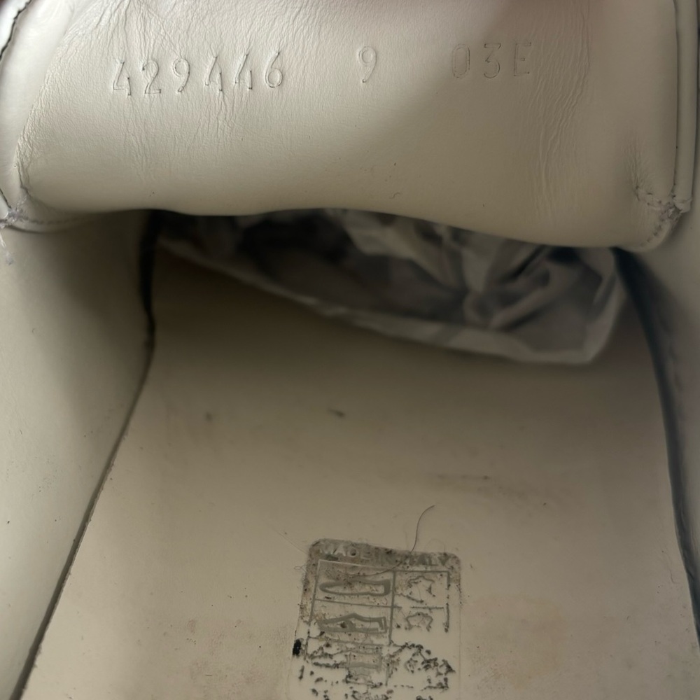 SOLD - Gucci Ace White with Gold Bee Embroidery Sneakers - Picture 9 of 10